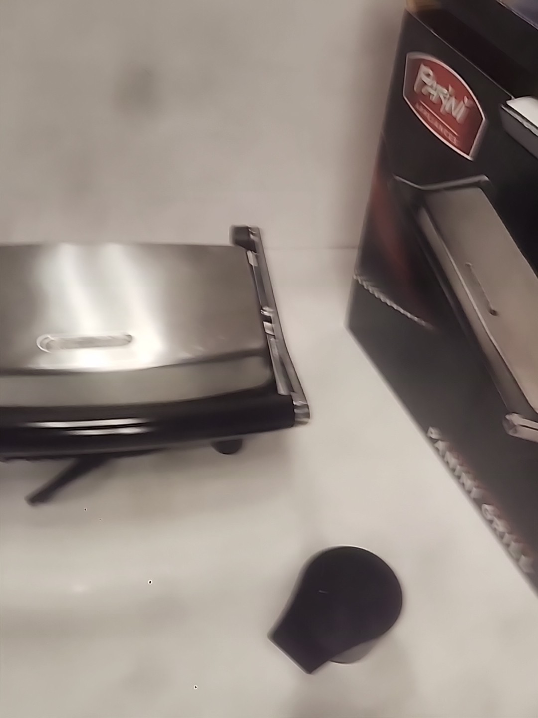 Parini Stainless Steel Panini Grill. Dual Sided Non-Stick Surface.