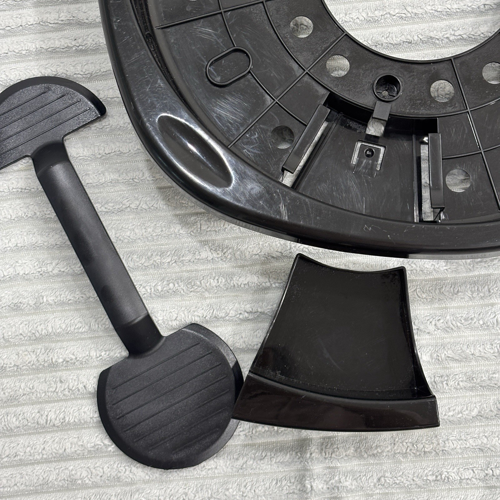 Elite Gourmet 14″ Nonstick Electric Indoor Grill With Glass Lid