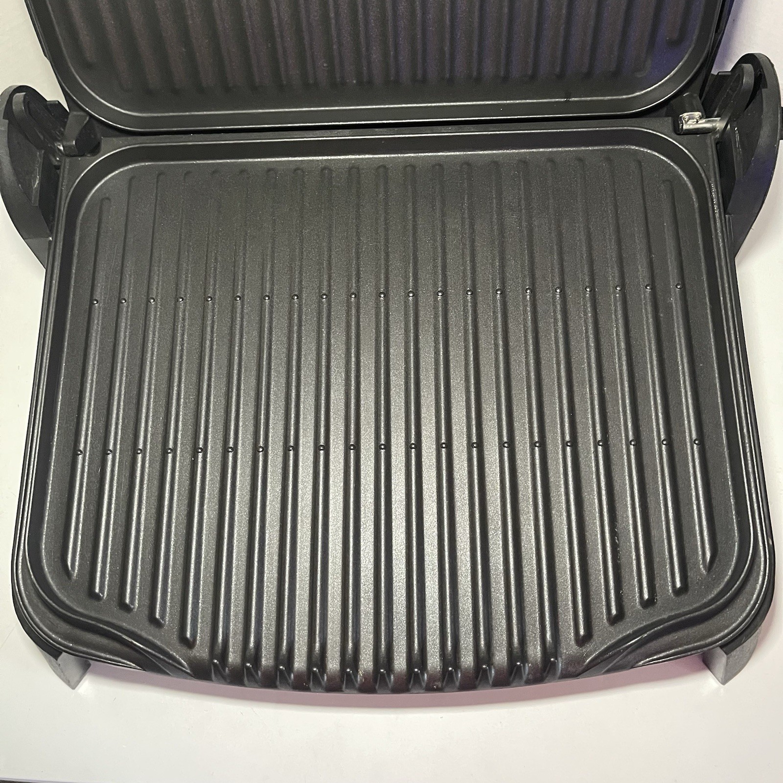 George Foreman Double Champion Indoor Outdoor Electric Grill Press Model GGR62