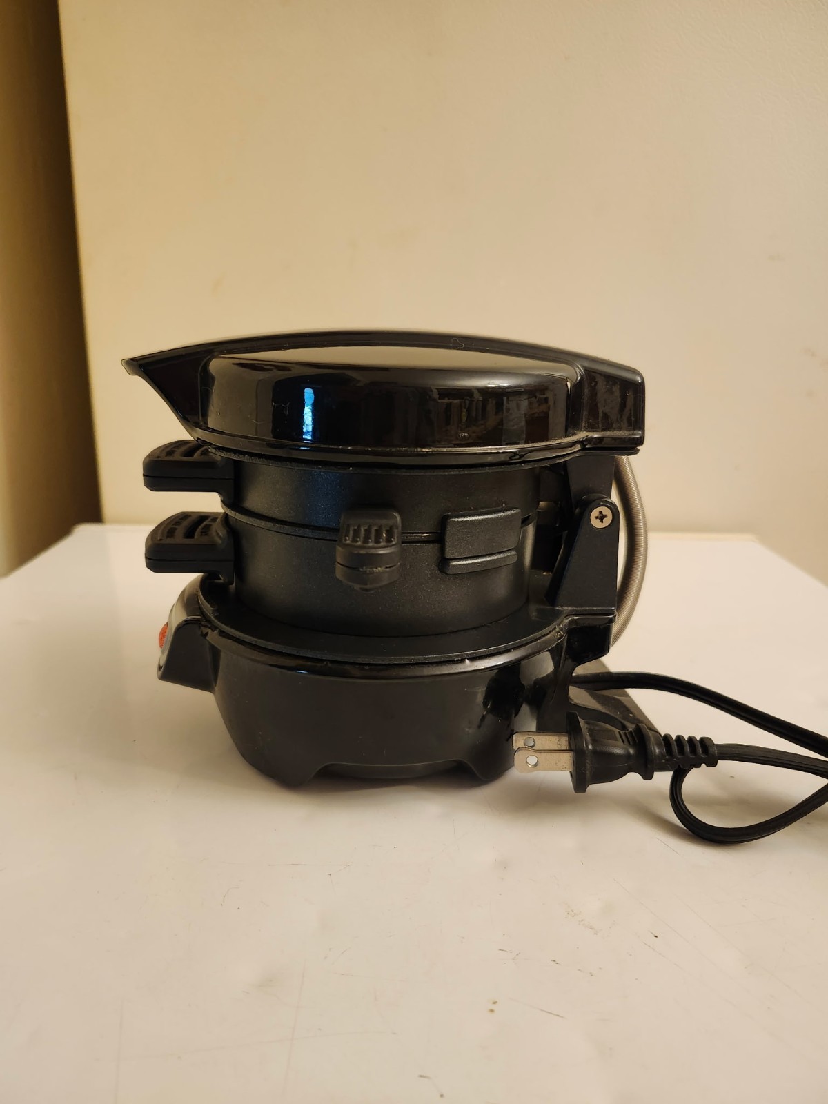Hamilton Beach Breakfast Sandwich Maker, Black Quick and Easy Cook