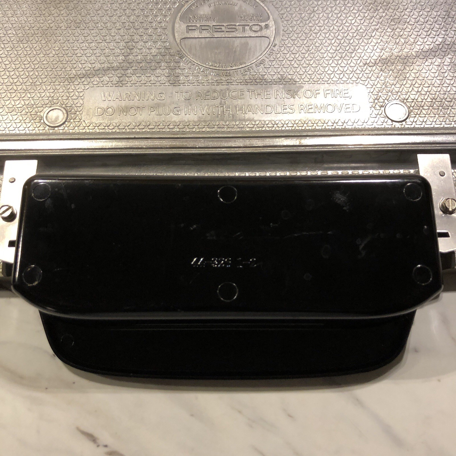 Presto 07062-22-Inch Ceramic Removable Handles Electric Griddle Preowned EC