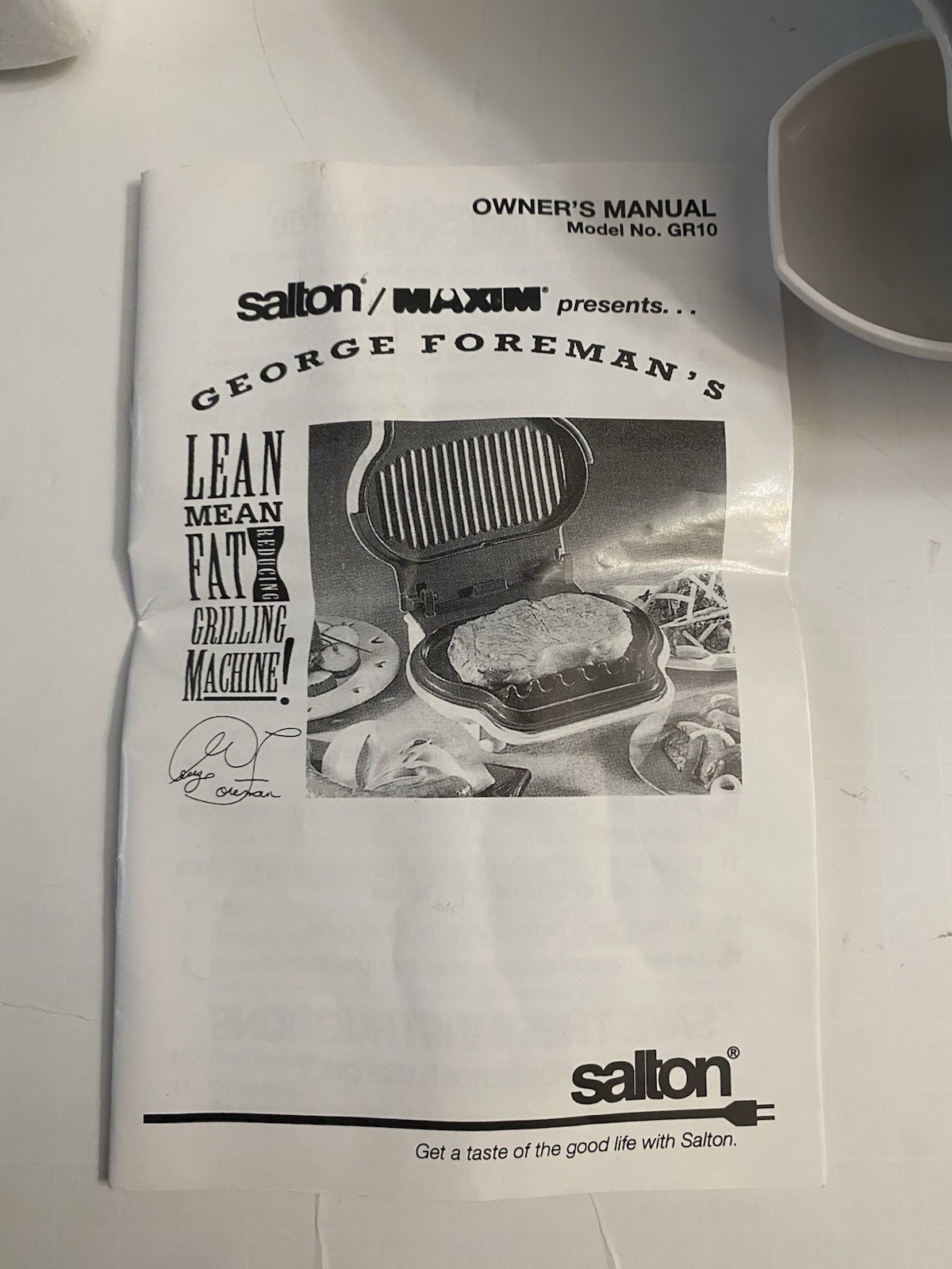 1999 GEORGE FOREMAN LEAN MEAN FAT REDUCING GRILLING MACHINE, MODEL GR10-WHITE