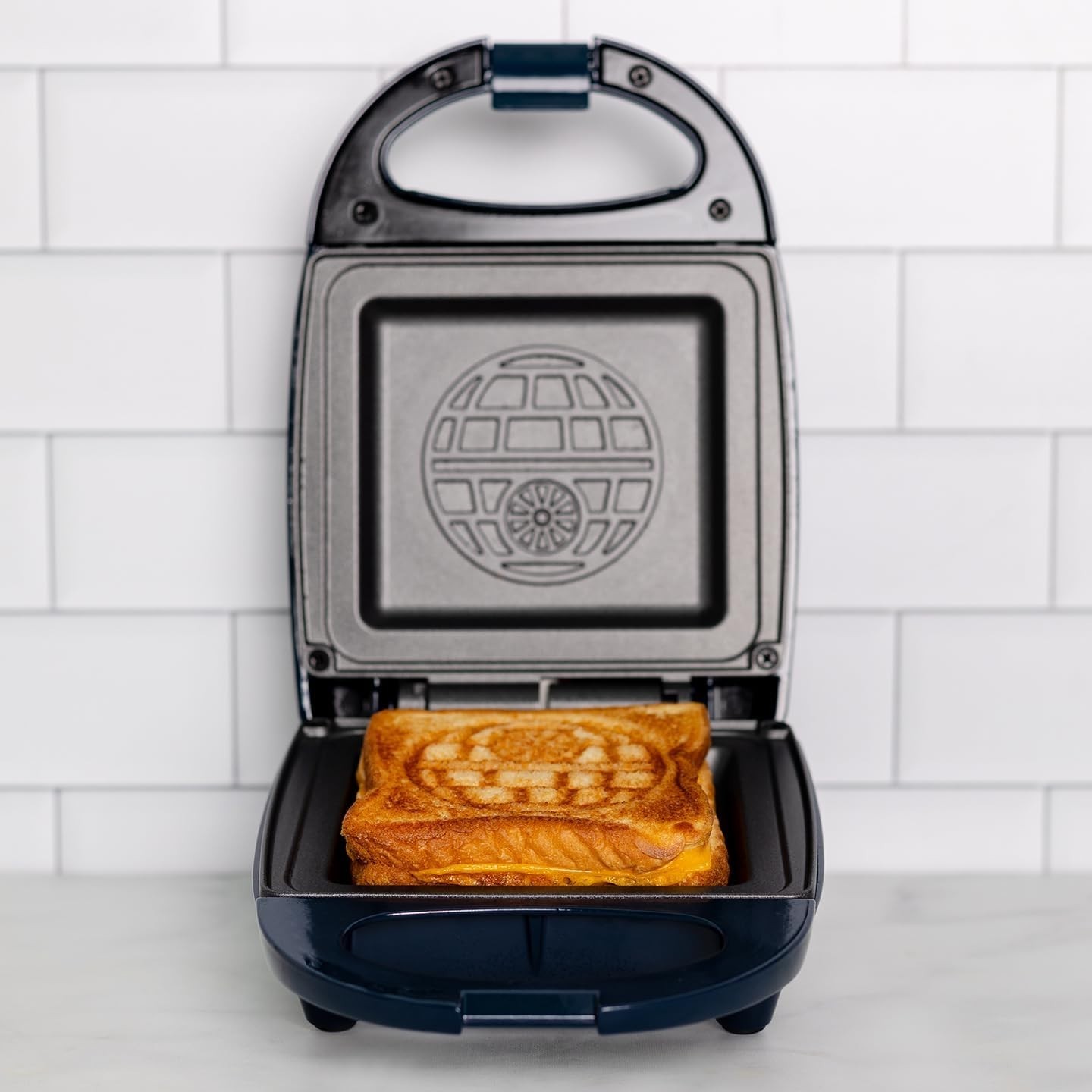 Uncanny Brands Star Wars Death Star Single Sandwich Maker – Star Wars