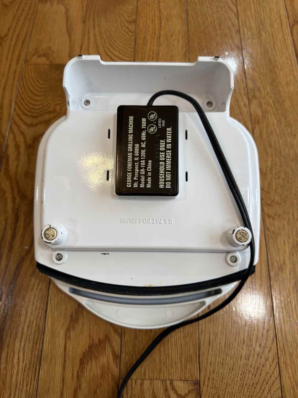 GEORGE FOREMAN Grilling Machine(s) ~ GR-10A ~ White ~ 120V, 760W ~ Drip Tray