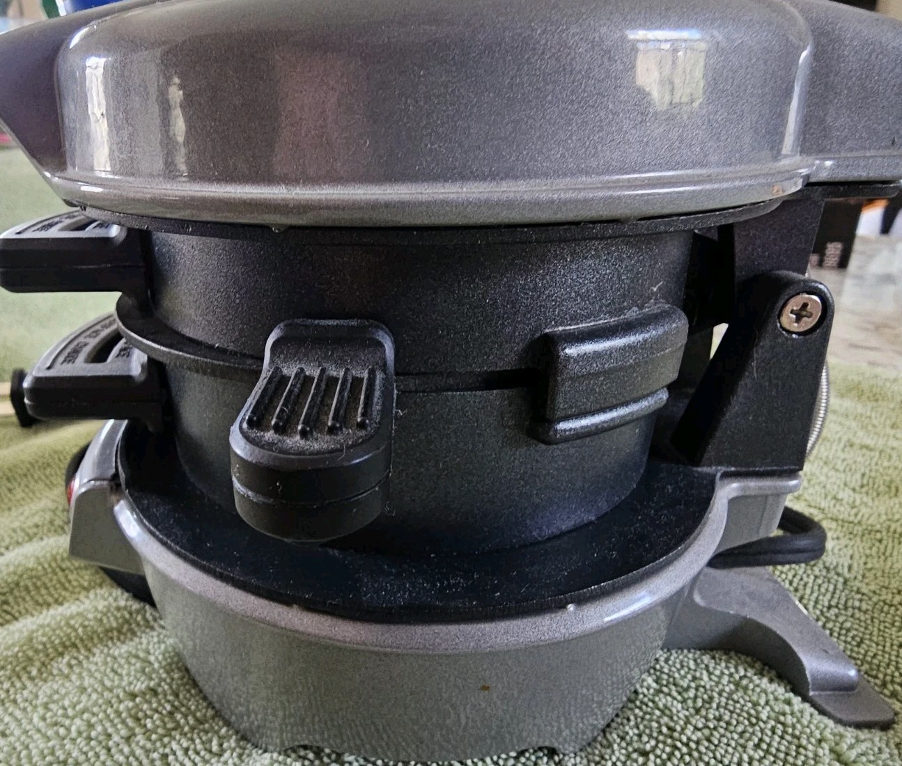 Hamilton Beach- Quick and Easy Breakfast Sandwich Maker Model 25478R Non Stick-