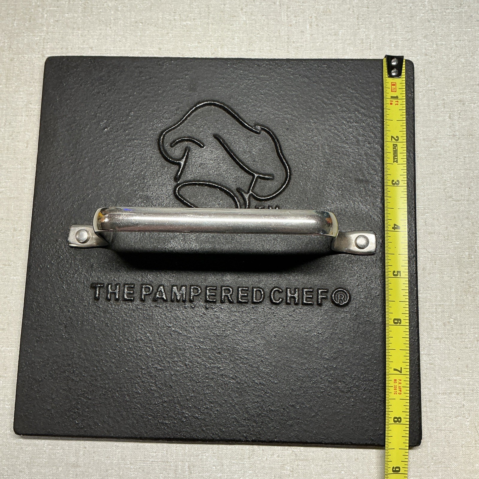 Pampered Chef Grill Press #2875 – Cast Iron Heavy-Duty Press, Even Searing